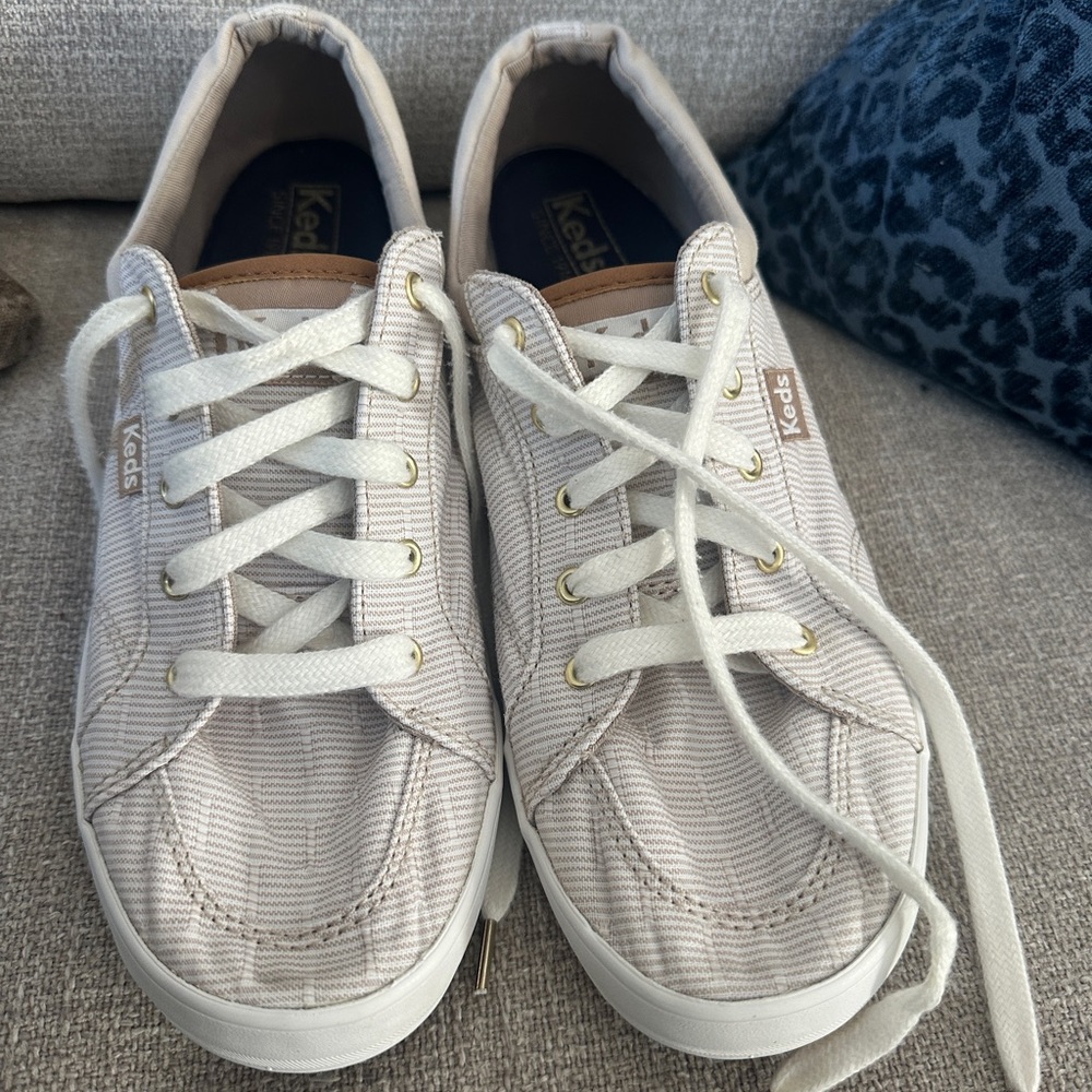 Keds Casual Sneakers in Cream and White womans 8